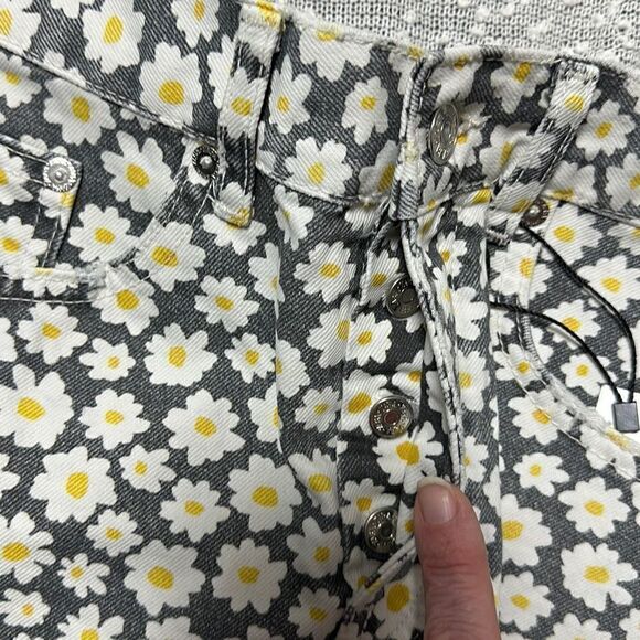 ZARA Daisy Print High Rise Button Front Shorts Size 0 EUR 32 NWT - Picture 6 of 8